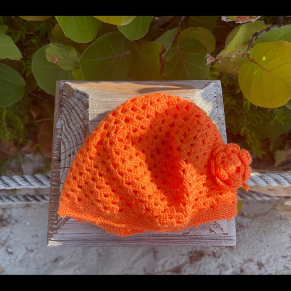 Crocheted hat - Picture 4 of 5